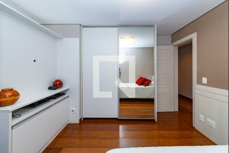 Casa à venda com 421m², 5 quartos e 3 vagas Casa à venda com 421m², 5 quartos e 3 vagasSemi-Suíte 1