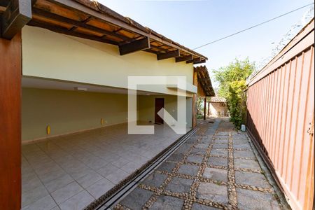 Casa à venda com 421m², 5 quartos e 3 vagas Casa à venda com 421m², 5 quartos e 3 vagasGaragem