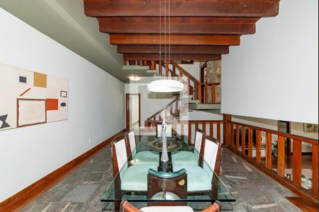 Casa à venda com 421m², 5 quartos e 3 vagas Casa à venda com 421m², 5 quartos e 3 vagasSala 2