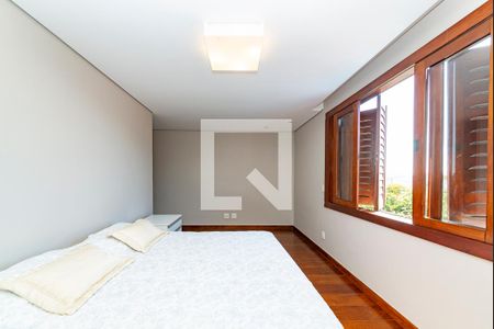 Casa à venda com 421m², 5 quartos e 3 vagas Casa à venda com 421m², 5 quartos e 3 vagasSemi-Suíte 2