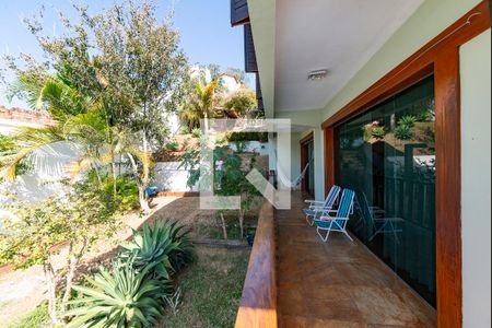 Casa à venda com 421m², 5 quartos e 3 vagas Casa à venda com 421m², 5 quartos e 3 vagasVaranda da Sala 3