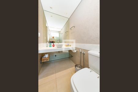 Casa à venda com 421m², 5 quartos e 3 vagas Casa à venda com 421m², 5 quartos e 3 vagasBanheiro da Suíte 2