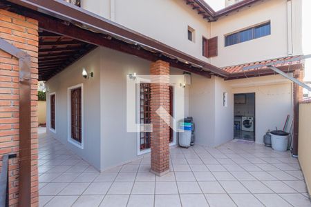Casa à venda com 299m², 4 quartos e 6 vagasQuintal
