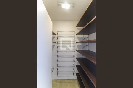 Apartamento à venda com 1040m², 5 quartos e 6 vagas Apartamento à venda com 1040m², 5 quartos e 6 vagasCloset da suíte