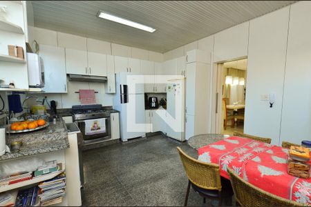 Casa à venda com 300m², 4 quartos e 5 vagasCozinha