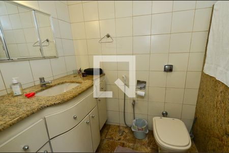 Casa à venda com 300m², 4 quartos e 5 vagasSuíte 2