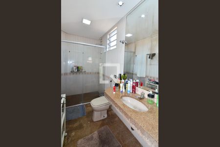 Casa à venda com 300m², 4 quartos e 5 vagasSuíte 1