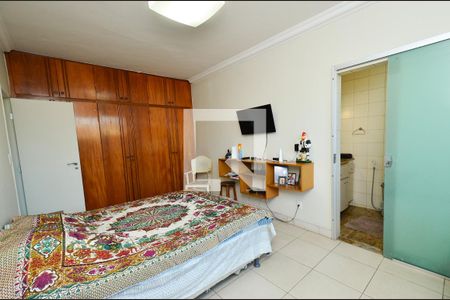 Casa à venda com 300m², 4 quartos e 5 vagasSuíte 2