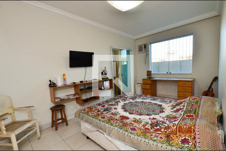 Casa à venda com 300m², 4 quartos e 5 vagasSuíte 2