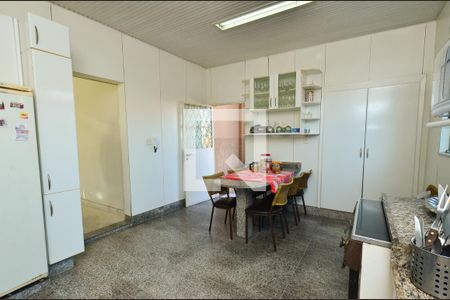 Casa à venda com 300m², 4 quartos e 5 vagasCozinha