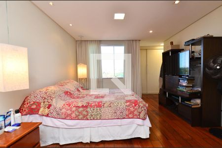 Casa à venda com 300m², 4 quartos e 5 vagasSuíte 1