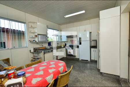 Casa à venda com 300m², 4 quartos e 5 vagasCozinha