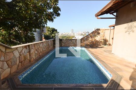 Casa à venda com 300m², 4 quartos e 5 vagasÁrea piscina