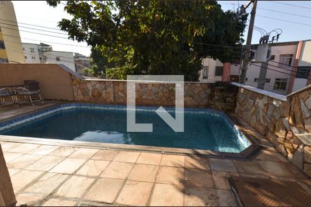 Casa à venda com 300m², 4 quartos e 5 vagasÁrea piscina