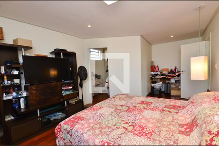 Casa à venda com 300m², 4 quartos e 5 vagasSuíte 1