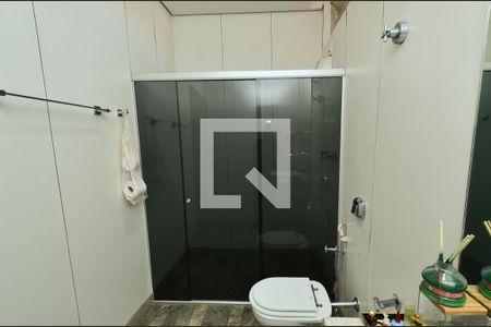 Casa à venda com 300m², 4 quartos e 5 vagasBanheiro social