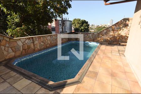 Casa à venda com 300m², 4 quartos e 5 vagasÁrea piscina