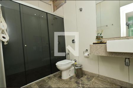 Casa à venda com 300m², 4 quartos e 5 vagasBanheiro social