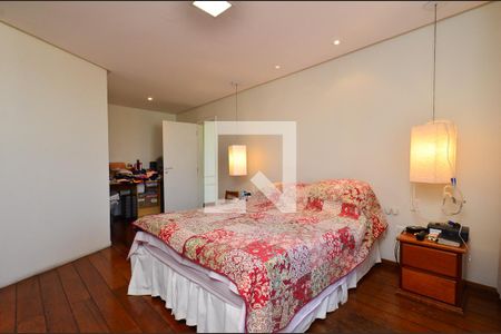 Casa à venda com 300m², 4 quartos e 5 vagasSuíte 1