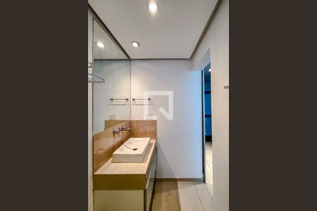 Apartamento à venda com 130m², 2 quartos e 3 vagasBanheiro da Suíte 1