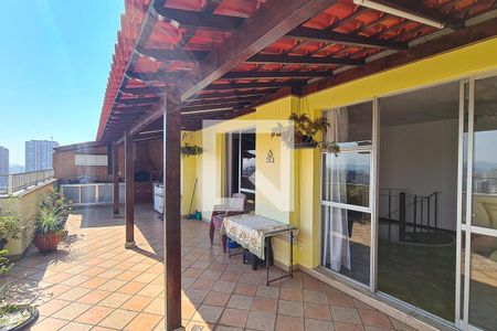 Apartamento à venda com 111m², 3 quartos e 2 vagas Apartamento à venda com 111m², 3 quartos e 2 vagasTerraço