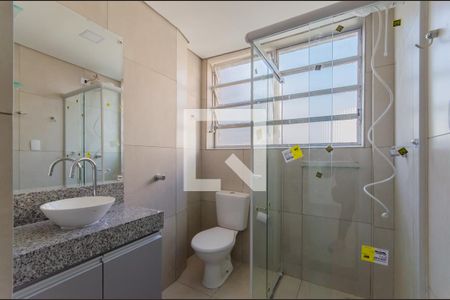 Banheiro de kitnet/studio para alugar com 1 quarto, 40m² em Liberdade, São Paulo