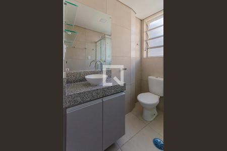 Banheiro de kitnet/studio para alugar com 1 quarto, 40m² em Liberdade, São Paulo