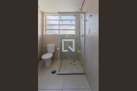 Banheiro de kitnet/studio para alugar com 1 quarto, 40m² em Liberdade, São Paulo