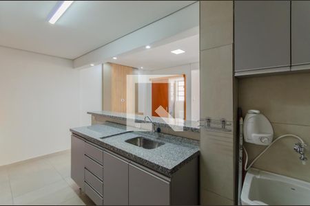 Cozinha e Área de Serviço de kitnet/studio para alugar com 1 quarto, 40m² em Liberdade, São Paulo