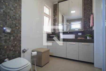 Casa à venda com 377m², 4 quartos e 2 vagas Casa à venda com 377m², 4 quartos e 2 vagasBanheiro da Suíte 1