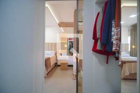 Casa à venda com 377m², 4 quartos e 2 vagas Casa à venda com 377m², 4 quartos e 2 vagasCloset da suíte 1