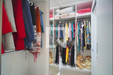 Casa à venda com 377m², 4 quartos e 2 vagas Casa à venda com 377m², 4 quartos e 2 vagasCloset da suíte 1
