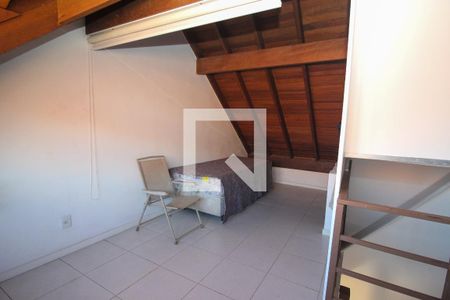 Casa de condomínio à venda com 80m², 2 quartos e 2 vagas Casa de condomínio à venda com 80m², 2 quartos e 2 vagasSótão da casa