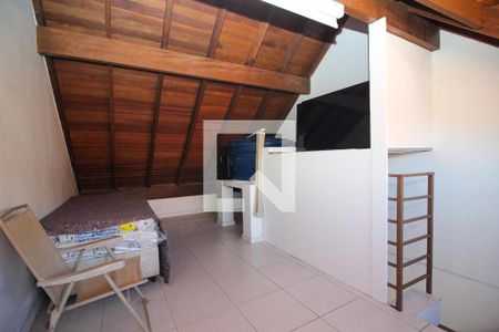 Casa de condomínio à venda com 80m², 2 quartos e 2 vagas Casa de condomínio à venda com 80m², 2 quartos e 2 vagasSótão da casa