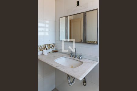 Casa à venda com 200m², 4 quartos e 2 vagas Casa à venda com 200m², 4 quartos e 2 vagasBanheiro 2