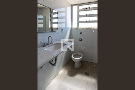 Casa à venda com 200m², 4 quartos e 2 vagas Casa à venda com 200m², 4 quartos e 2 vagasBanheiro 2