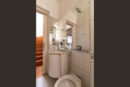 Casa à venda com 200m², 4 quartos e 2 vagas Casa à venda com 200m², 4 quartos e 2 vagasBanheiro 1