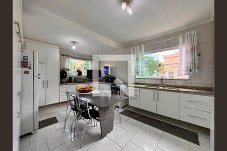 Casa à venda com 151m², 4 quartos e 2 vagas Casa à venda com 151m², 4 quartos e 2 vagasCozinha