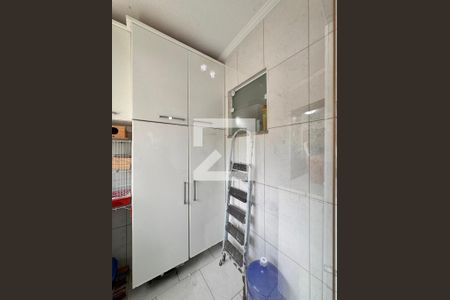 Casa à venda com 151m², 4 quartos e 2 vagas Casa à venda com 151m², 4 quartos e 2 vagasLavanderia