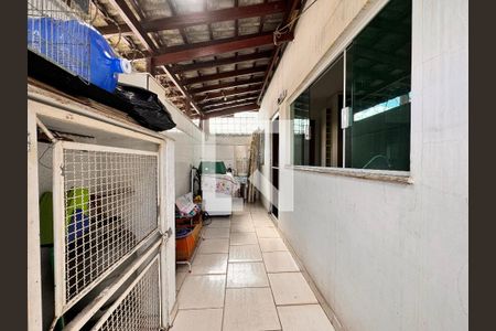 Casa à venda com 151m², 4 quartos e 2 vagas Casa à venda com 151m², 4 quartos e 2 vagasLavanderia