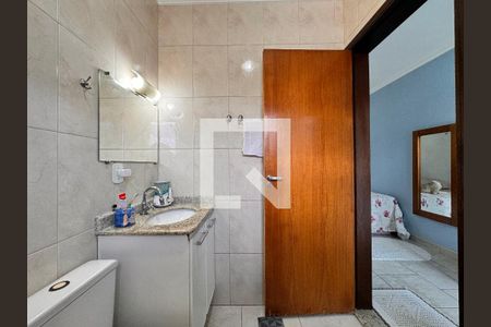 Casa à venda com 151m², 4 quartos e 2 vagas Casa à venda com 151m², 4 quartos e 2 vagasBanheiro da Suíte