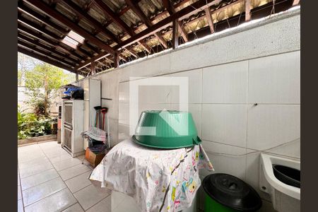 Casa à venda com 151m², 4 quartos e 2 vagas Casa à venda com 151m², 4 quartos e 2 vagasLavanderia