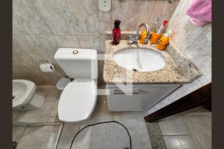 Casa à venda com 151m², 4 quartos e 2 vagas Casa à venda com 151m², 4 quartos e 2 vagasBanheiro