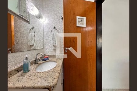 Casa à venda com 151m², 4 quartos e 2 vagas Casa à venda com 151m², 4 quartos e 2 vagasLavabo
