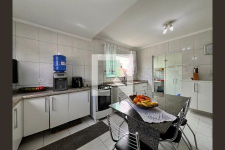 Casa à venda com 151m², 4 quartos e 2 vagas Casa à venda com 151m², 4 quartos e 2 vagasCozinha
