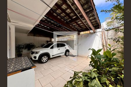 Casa à venda com 151m², 4 quartos e 2 vagas Casa à venda com 151m², 4 quartos e 2 vagasGaragem