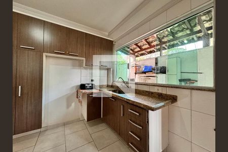 Casa à venda com 151m², 4 quartos e 2 vagas Casa à venda com 151m², 4 quartos e 2 vagasCozinha 2
