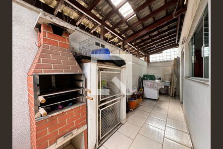 Casa à venda com 151m², 4 quartos e 2 vagas Casa à venda com 151m², 4 quartos e 2 vagasLavanderia