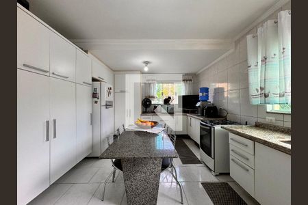 Casa à venda com 151m², 4 quartos e 2 vagas Casa à venda com 151m², 4 quartos e 2 vagasCozinha