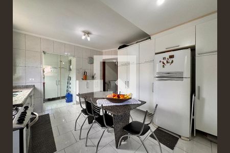 Casa à venda com 151m², 4 quartos e 2 vagas Casa à venda com 151m², 4 quartos e 2 vagasCozinha